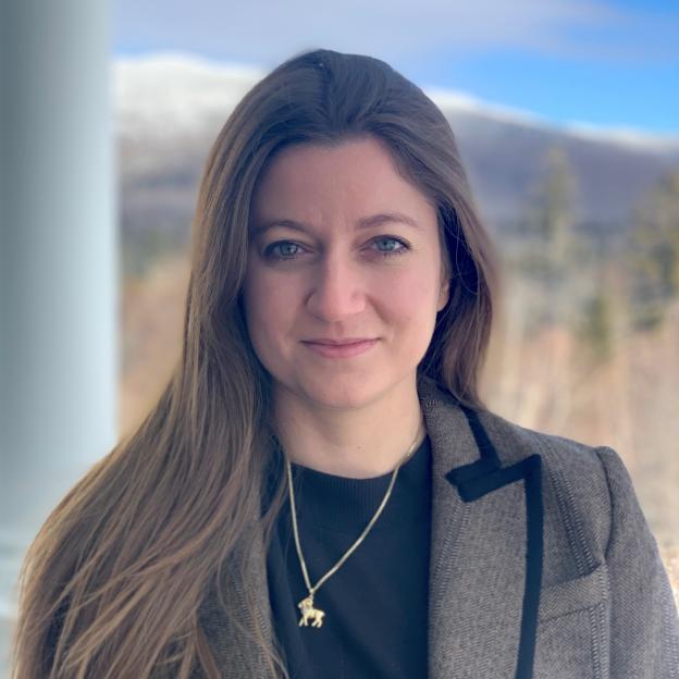 headshot of Jelena Notaros