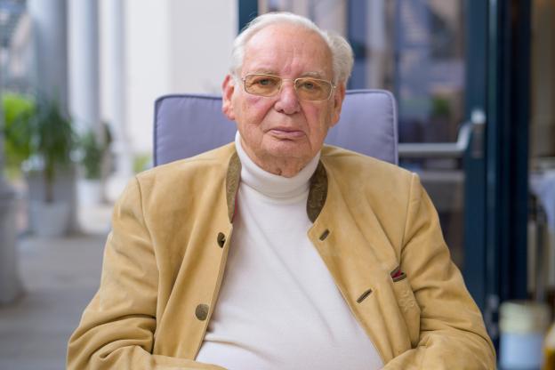 headshot of ulrich Rohde