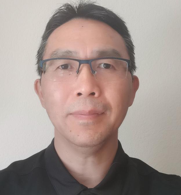 headshot of victor li