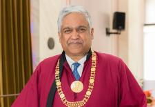headshot of dean Chandrakasan