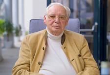 headshot of ulrich Rohde
